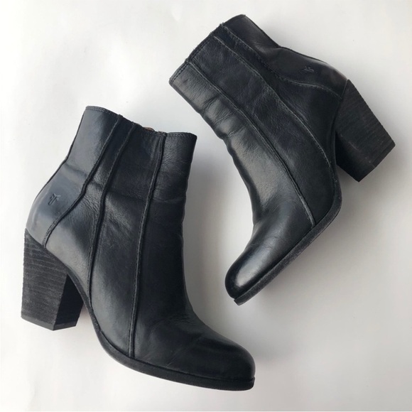 Frye Essa Seam Bootie Black Leather Western Almond Toe Ankle Zip Sz 6.5 - Picture 1 of 15